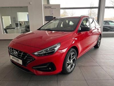 Gebraucht Hyundai i30 Intro Edition 116 PS (85 kW) 2021 Engine red / sol Kombi
