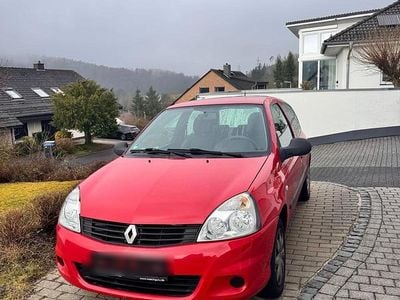 Gebraucht Renault Clio II 75 PS (55 kW) 2009 Rot Kleinwagen