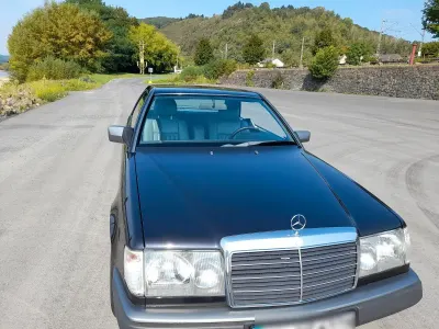Gebraucht Mercedes E300 179 PS (131 kW) 1987 Schwarz Coupé