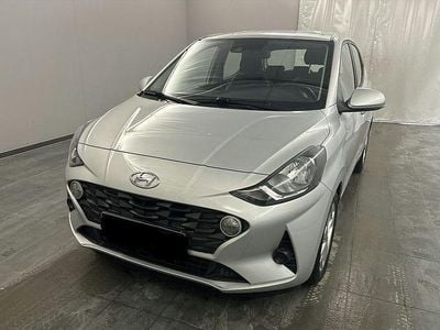 Gebraucht Hyundai i10 Trend 67 PS (49 kW) 2021 Silber Kleinwagen
