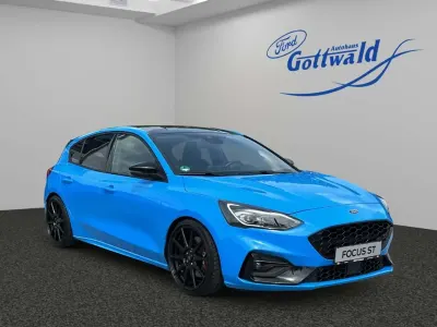 Używany Ford Focus ST 280 KM (205 kW) 2021 Niebieski Sedan/Limuzyna