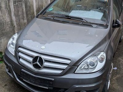 Gebraucht Mercedes B180 109 PS (80 kW) 2011 Grau Van / Kleinbus