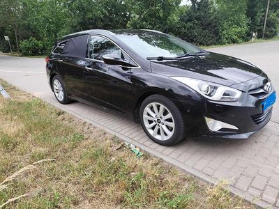Second-hand Hyundai i40 Premium 177 CP (130 kW) 2011 Negru Break