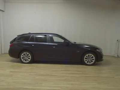 Gebraucht BMW 320e Advantage 204 PS (150 kW) 2022 Schwarz Kombi