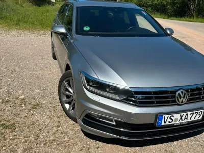 Gebraucht VW Passat R 150 PS (110 kW) 2019 Grau Kombi