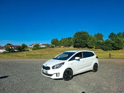 Gebraucht Kia Carens DREAM-TEAM Edition 135 PS (99 kW) 2015 Weiß Van / Kleinbus