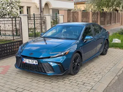 Gebraucht Toyota Camry 224 PS (164 kW) 2025 Blau Limousine