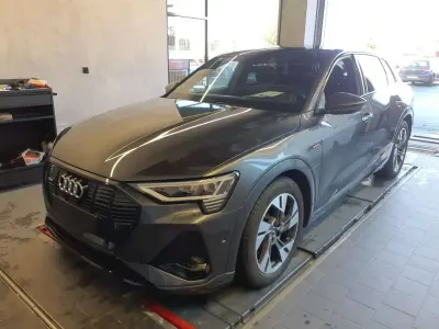 Usata Audi e-tron S-Line 300 kW (408 CV) 2022 Grigio SUV