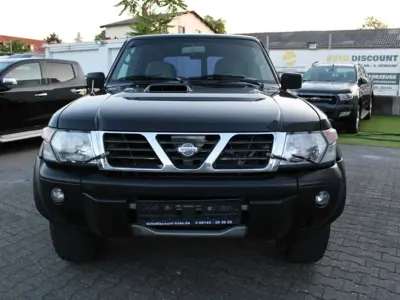 Usado Nissan Patrol 158 HP (116 kW) 2001 Preto SUV