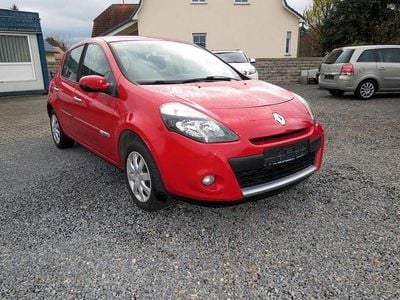 Rot Gebraucht 2011 Renault Clio III Dynamique Limousine | 4.690 € (Fairer Preis)