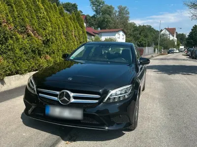 Gebraucht Mercedes C180 156 PS (114 kW) 2019 Schwarz Limousine
