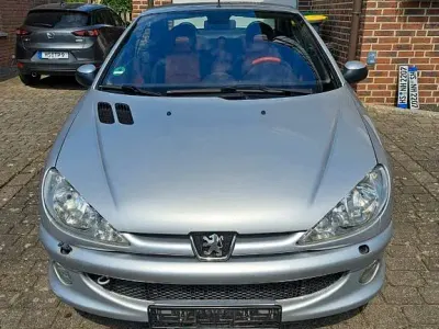 Gebraucht Peugeot 206 CC Platinum 109 PS (80 kW) 2003 Silber Cabrio