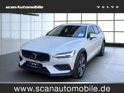 Gebraucht Volvo V60 CC Plus 197 PS (144 kW) 2024 Crystal white Kombi