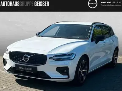 Używany Volvo V60 Plus 197 KM (144 kW) 2025 Biały Kombi