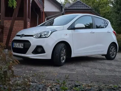 Gebraucht Hyundai i10 68 PS (50 kW) 2015 Weiß Kleinwagen
