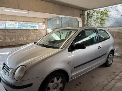 Gebraucht VW Polo Basis 75 PS (55 kW) 2004 Silber Kleinwagen