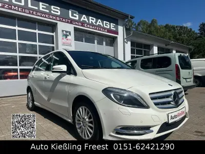 Gebraucht Mercedes B180 122 PS (89 kW) 2012 Weiß Kleinwagen