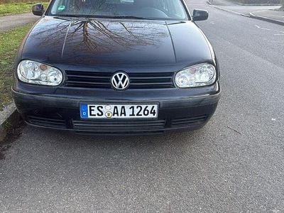 Second-hand VW Golf IV Conceptline 110 CP (80 kW) 2001 Negru Berlinǎ