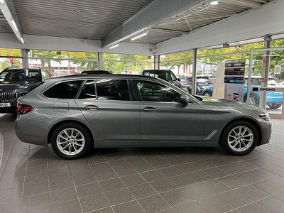 Skyscraper Gebraucht 2023 BMW 520 Sport Line Kombi | 31.790 € (Guter Preis)
