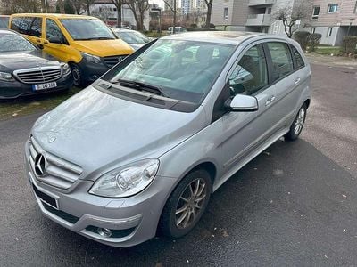 Brillantsilber metallic Gebraucht 2010 Mercedes E200 Kombi | 6.800 € (Guter Preis)