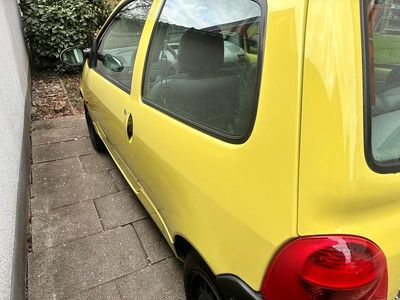 Second-hand Renault Twingo 58 CP (42 kW) 2001 Galben Hatchback
