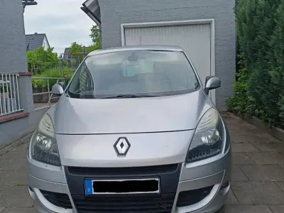 Gebraucht Renault Mégane III 140 PS (102 kW) 2010 Silber Limousine