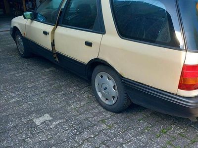 Gelb Gebraucht 1995 Ford Scorpio Kombi | 2.000 €