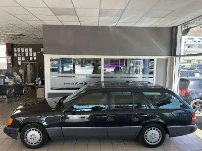 Gebraucht Mercedes 230 132 PS (97 kW) 1990 Schwarz Kombi