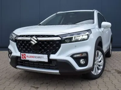 Gebraucht Suzuki SX4 S-Cross Comfort 129 PS (94 kW) 2025 Cool white pearl SUV