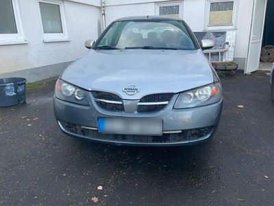 Grau Gebraucht 2004 Nissan Almera Kleinwagen | 1.500 €