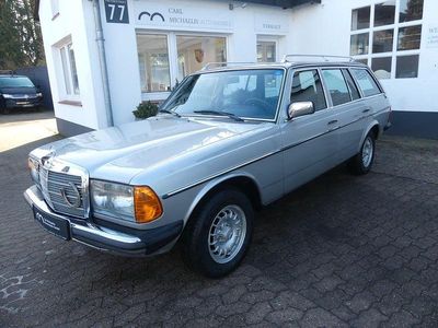Gebraucht Mercedes E280 185 PS (136 kW) 1978 Silber Limousine