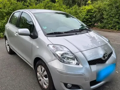 Gebraucht Toyota Yaris 101 PS (74 kW) 2009 Silber Kleinwagen