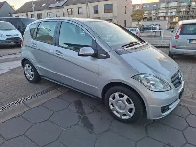 Gebraucht Mercedes A160 95 PS (69 kW) 2011 Silber Kleinwagen