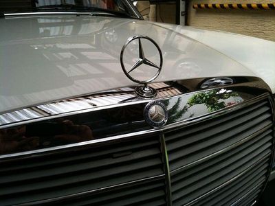 Weiß Gebraucht 1978 Mercedes 240 Limousine | 8.000 €
