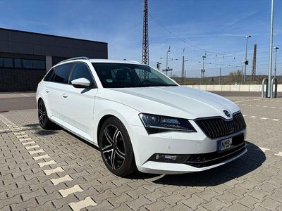 Gebraucht Skoda Superb Style 190 PS (139 kW) 2015 Weiß Kombi