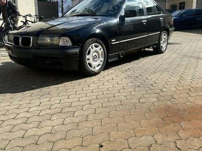 gebraucht BMW 316 316 E36 i Limousine Cosmosschwarz