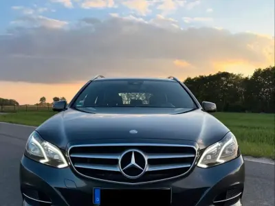 Gebraucht Mercedes E220 Avantgarde 170 PS (125 kW) 2013 Grau Kombi