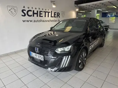 Neu Peugeot e-208 Allure 114 kW (156 PS) 2025 Schwarz Kleinwagen