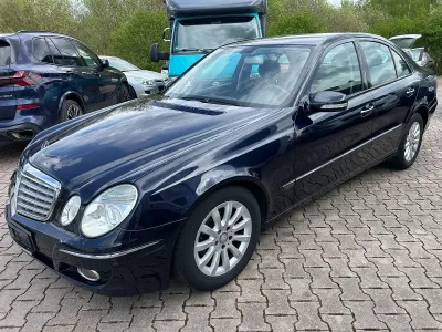 Gebraucht Mercedes E220 170 PS (125 kW) 2008 Blau Limousine