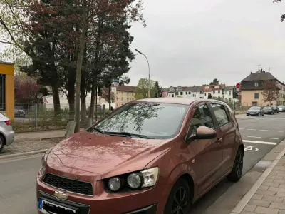 Używany Chevrolet Aveo 2012 Czerwony Hatchback