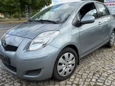 Gebraucht Toyota Yaris Sol 101 PS (74 kW) 2009 Medium silver metallic Kleinwagen