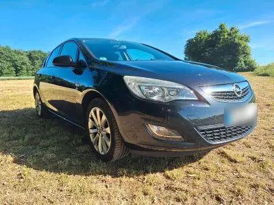 Gebraucht Opel Astra 120 PS (88 kW) 2012 Schwarz Limousine
