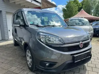 Usata Fiat Doblò 120 CV (88 kW) 2022 Grigio Monovolume