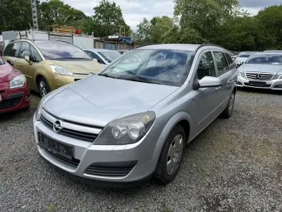 Usata Opel Astra Edition 90 CV (66 kW) 2006 Argento Station wagon