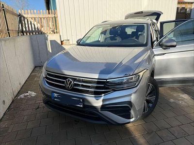 Silber Gebraucht 2023 VW Tiguan Allspace Life SUV | 31.000 € (Fairer Preis)