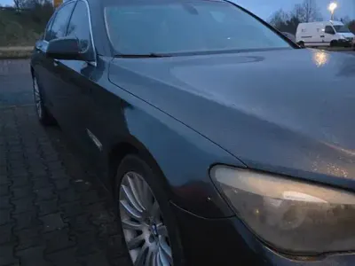Gebraucht BMW 750L 411 PS (302 kW) 2010 Schwarz Limousine