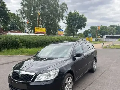 Gebraucht Skoda Octavia Ambiente 160 PS (117 kW) 2010 Schwarz Kombi