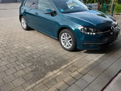 Gebraucht VW Golf VII Comfortline 150 PS (110 kW) 2017 Grün Limousine