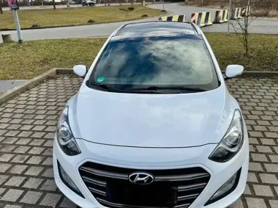 Gebraucht Hyundai i30 Passion 110 PS (80 kW) 2016 Weiß Limousine