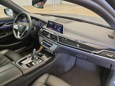 Second-hand BMW 730 Shadowline 286 CP (210 kW) 2021 Negru Berlinǎ
